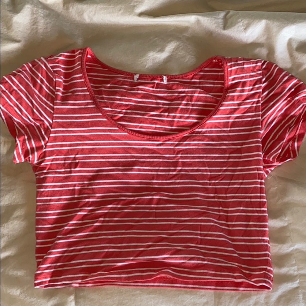 Coral colored scoop neck crop top!